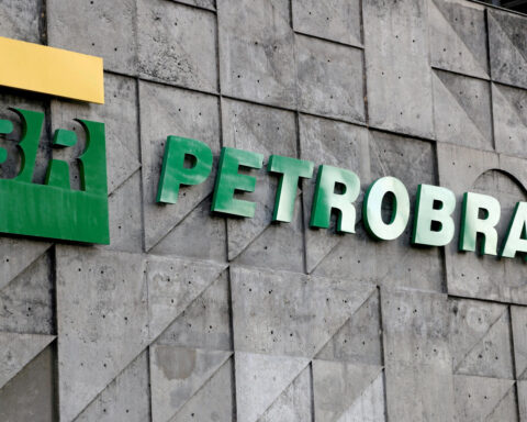 Brazil's Petrobras to sign deal for four new support vessels built locally