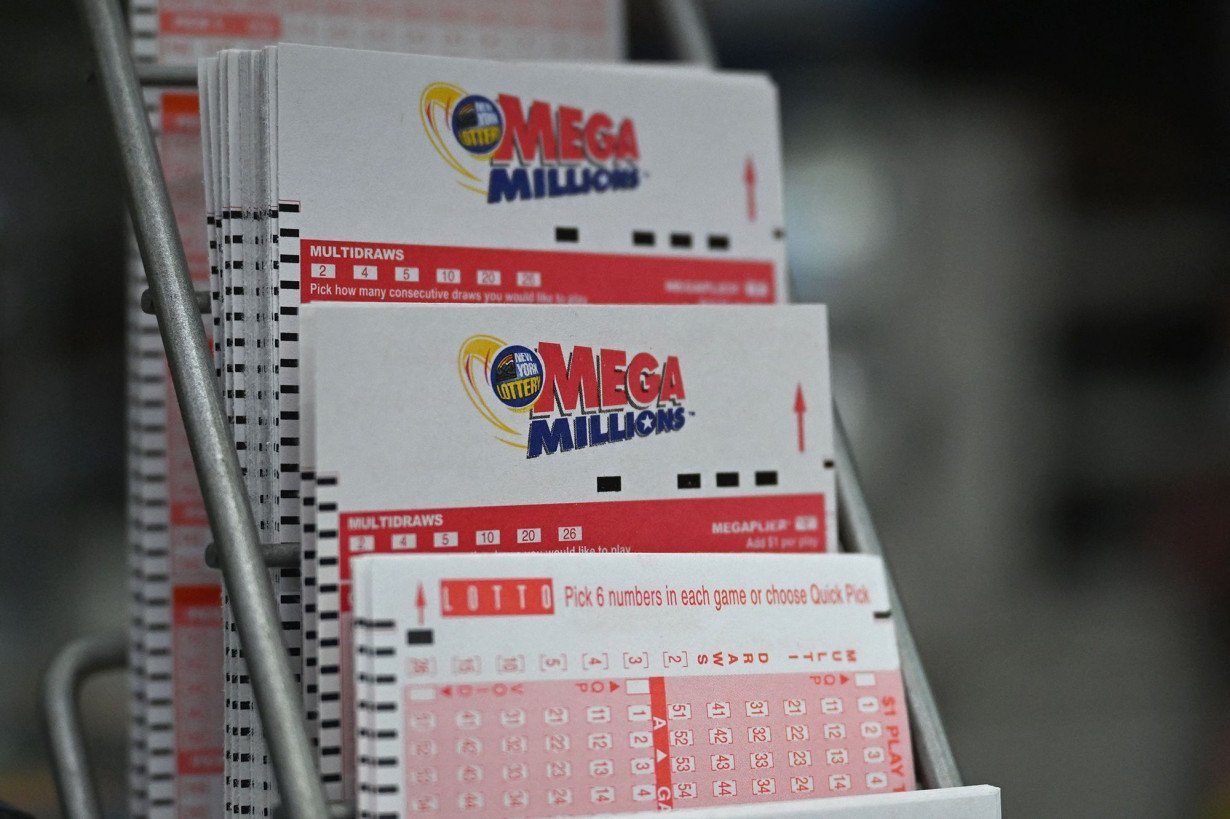 Winner of New Jersey's $1.13 billion jackpot finally claims prize