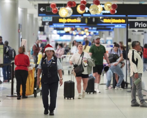 Heavy travel day off to a rough start after American Airlines briefly grounds all flights