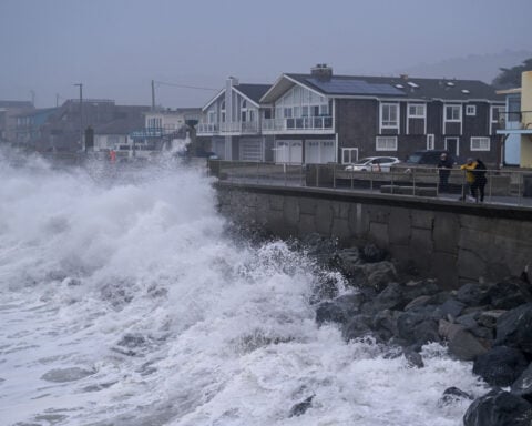 PARTIAL WHARF COLLAPSE SENDS 3 INTO OCEAN (4AMET)