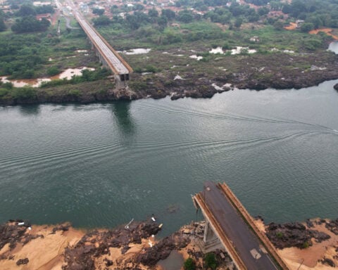 Thousands of liters of chemicals dumped into Brazilian river during deadly bridge collapse