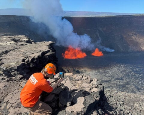 Tourists flock to see dramatic volcano eruption in Hawaii