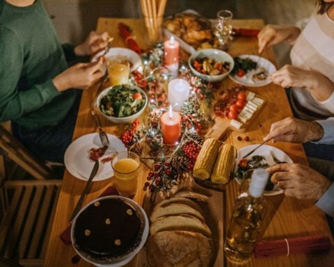 HEALTH MINUTE: HOW TO HANDLE HOLIDAY STRESS