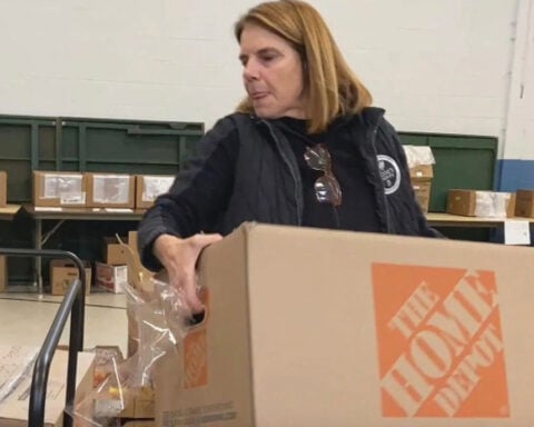 Boston woman works year-round to keep food pantry shelves stocked: "I just love doing this"