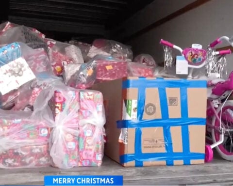 Detroit rapper hosts annual Adopt-A-Block program, provides gifts to families