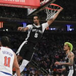 Bridges scores season-high 41, Knicks withstand Wembanyama's monster Christmas debut to edge Spurs