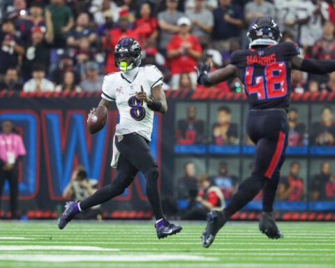 Chiefs secure No. 1 seed in AFC with franchise-record 15th win; Lamar Jackson makes history in Ravens rout on Christmas Day
