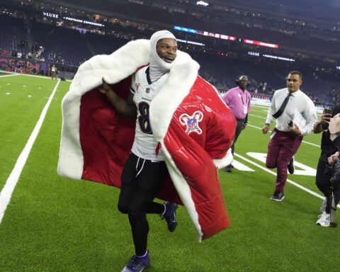 Lamar Jackson breaks NFL QB rushing record, accounts for 3 TDs in Ravens' 31-2 romp over Texans