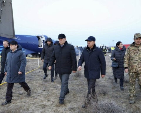 What is known about a plane crash in Kazakhstan that killed 38 of 67 people on board