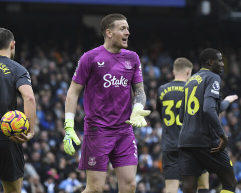 Erling Haaland misses penalty and Man City drops more points after 1-1 draw with Everton