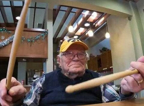 Iowa WWII veteran known as 'The Drummer' shares gift of music this holiday season