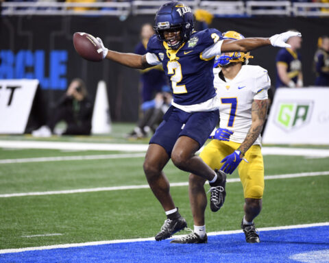 Tucker Gleason runs and passes for 5 OT scores as Toledo beats Pitt 48-46 in bowl-record 6 overtimes