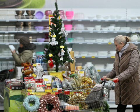 High food prices dampen festive spirits in Russia