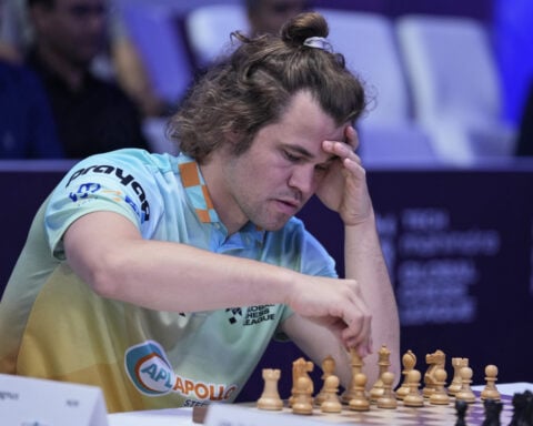 Norwegian chess grandmaster Magnus Carlsen quits a tournament in a dispute over jeans