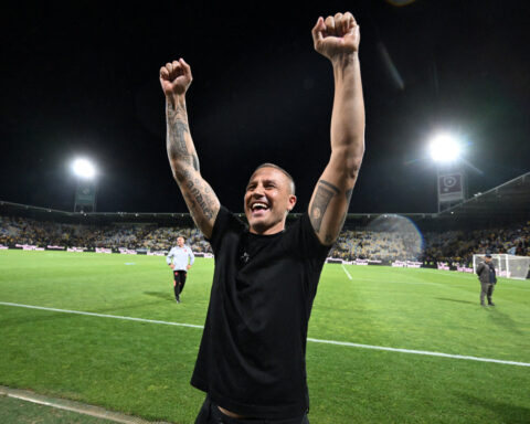 Soccer-Cannavaro appointed new coach of Dinamo Zagreb