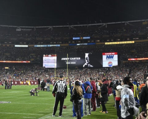 Moment of silence for former President Jimmy Carter held before the Falcons-Commanders game