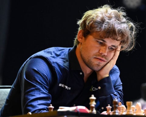 Magnus Carlsen to rejoin World Blitz Chess Championship after resolving jeans controversy