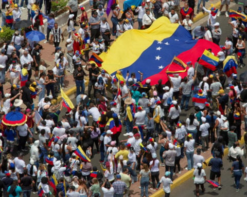 Venezuela to free additional 413 election protesters