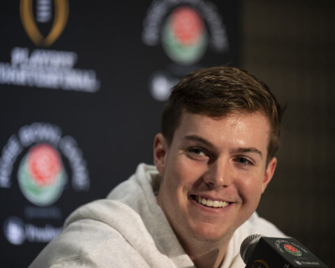 The upperclassmen: Oregon, Ohio St. leaned on well-traveled veteran QBs to reach Rose Bowl, CFP