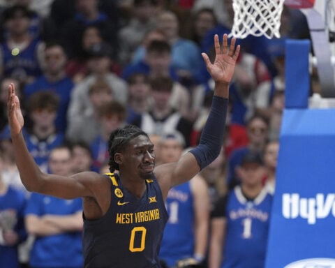 Javon Small hits go-ahead FT with 1.8 seconds left, sending West Virginia to 62-61 win over No. 7 KU