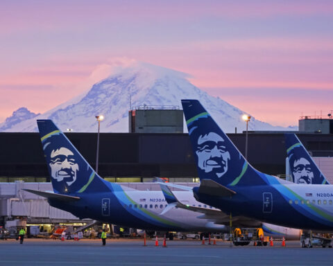 Fumes in the cockpit prompts Hawaiian flight's return to Seattle