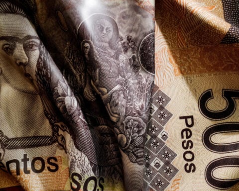 Mexican peso posts biggest annual drop versus US dollar in 16 years