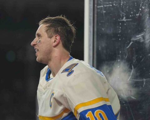 Blues have all the fun in convincing victory over the Blackhawks in the Winter Classic
