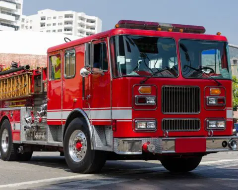 Firefighters control brush fire in Griffith Park