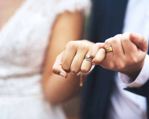 Does marriage impact aging? New findings highlight gender differences