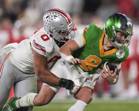 Top-seeded Oregon sees title hopes dashed with early knockout by Ohio State