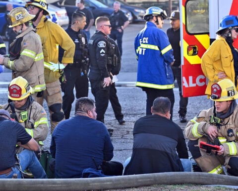 2 dead and 19 injured in Southern California plane crash