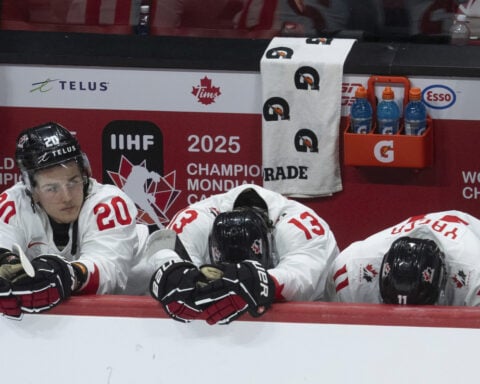 US routs Switzerland 7-2 in world junior quarterfinals; Czechia eliminates Canada 4-3