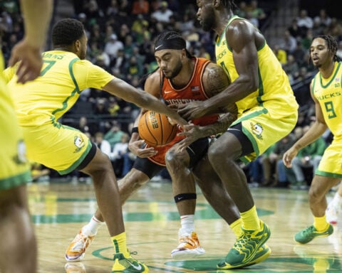 White leads No. 22 Illinois to 109-77 blowout at No. 9 Oregon