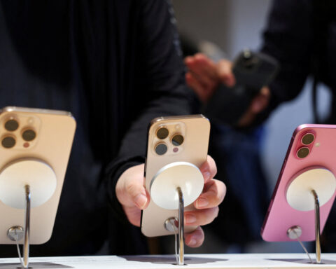 Apple's China troubles mount as foreign phone sales sink for 4th month