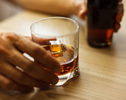 US surgeon general sounds alarm about link between alcohol and cancer
