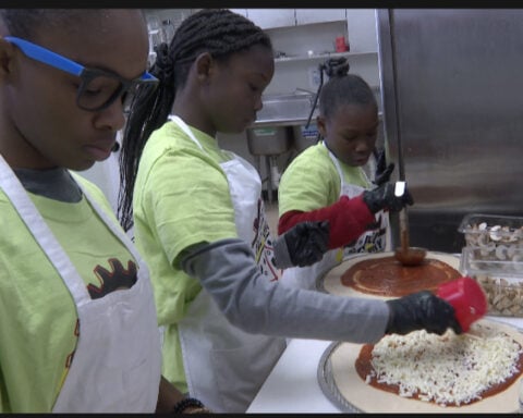 Students serve homeless with ‘Pizza Factory’ program