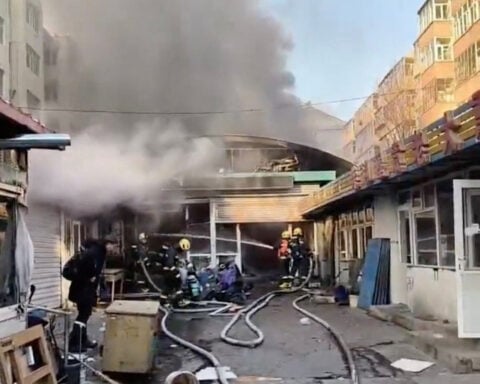 China market blaze kills eight, 15 hurt