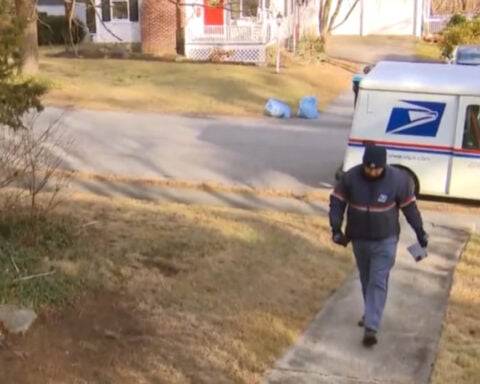 Mail carrier helps extinguish fire at home on his route