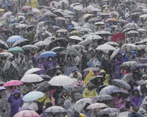 South Korean protesters brave cold to demand Yoon's ouster as detention deadline looms