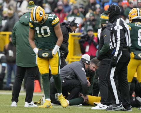 Bears rally for 24-22 win in Green Bay as Packers lose Love and Watson to injuries