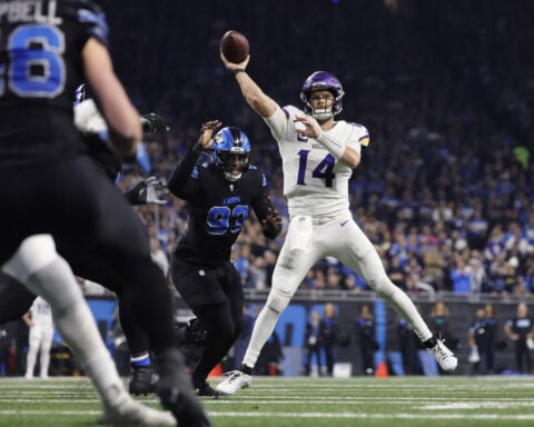 Lions beat Vikings 31-9, win NFC North and No. 1 seed, dropping division rivals to No. 5