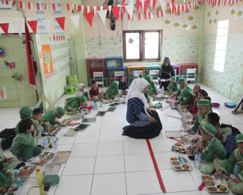 Indonesia launches free meals program to feed children and pregnant women to fight malnutrition