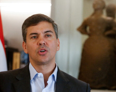 Venezuela, Paraguay break relations over Pena's support for opposition
