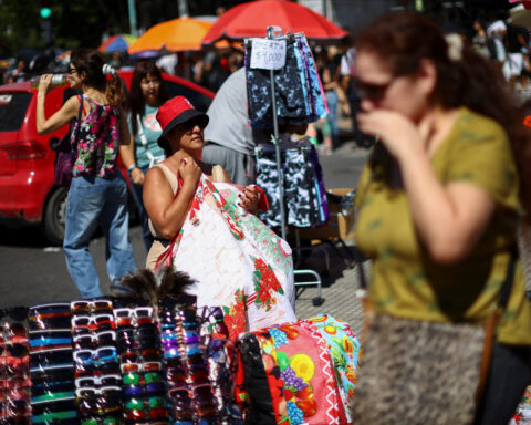 Argentina's risk index rebounds after steep drop linked to bond payments