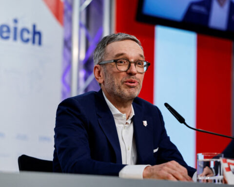 Austrian far right demands conservatives be 'honest' in coalition talks