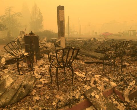 Oregon places new rules on homeowners living in certain high-risk wildfire areas