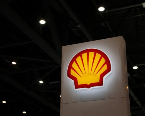 Shell warns of weaker fourth quarter LNG, oil trading