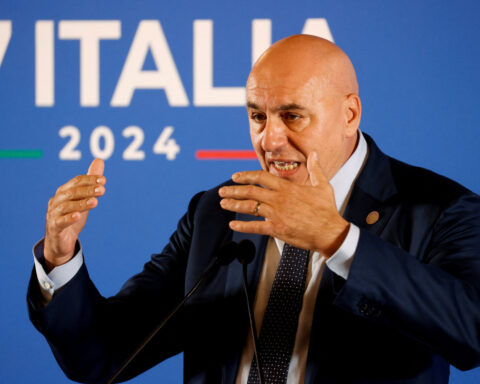 Italy defence minister dampens talk of Starlink deal for secure communications
