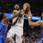 Cavaliers beat Thunder 129-122 to end OKC's 15-game winning streak in matchup of NBA's top teams