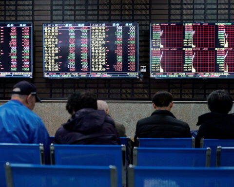 Chinese money rushes offshore via Hong Kong mutual funds